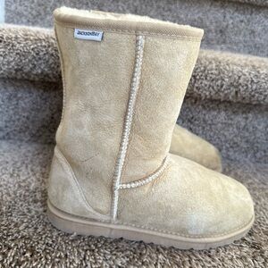 Jackson Bay Women's Classic Sheepskin Boots.